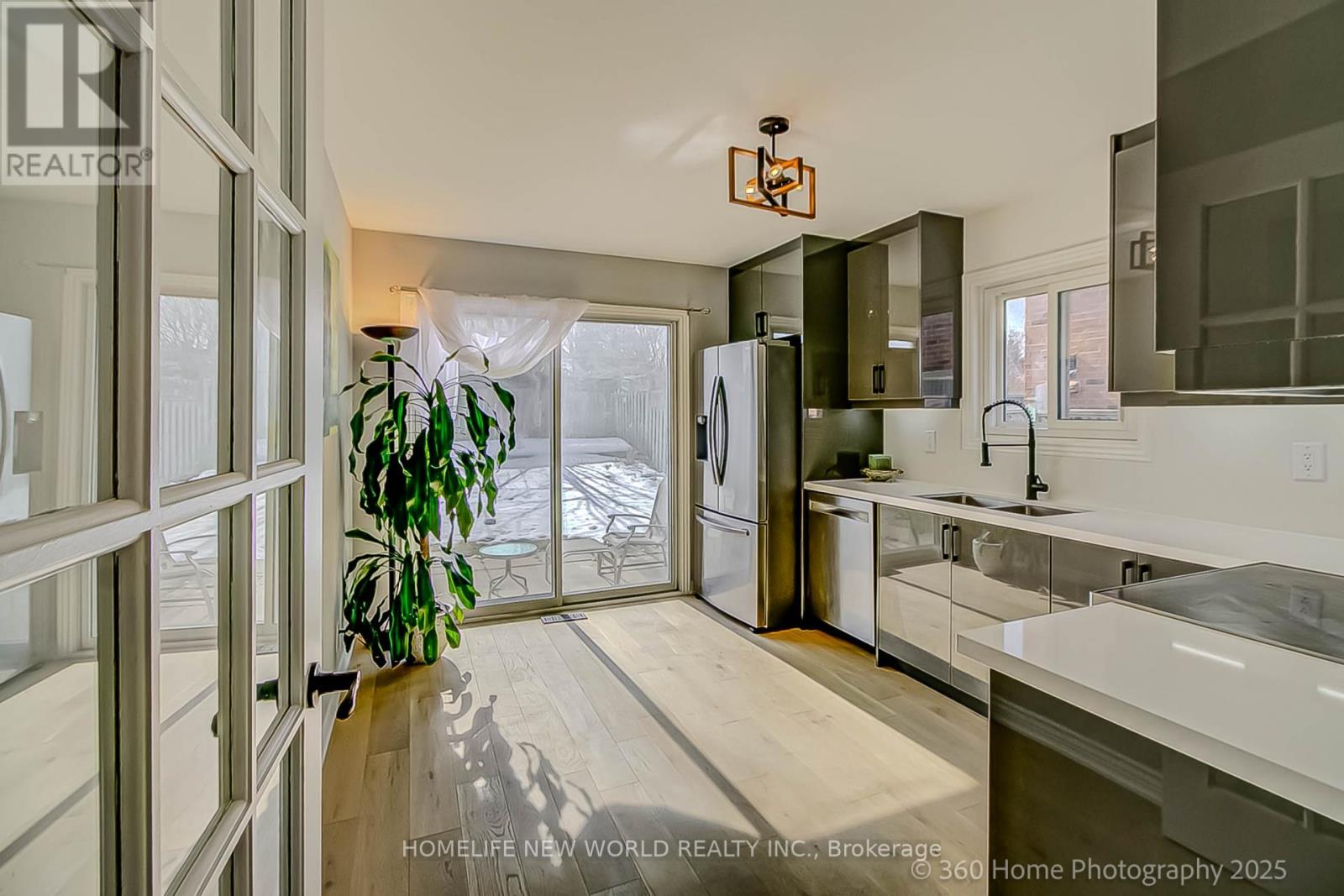 350 Pickering Crescent, Newmarket, Ontario  L3Y 8G7 - Photo 6 - N12026737