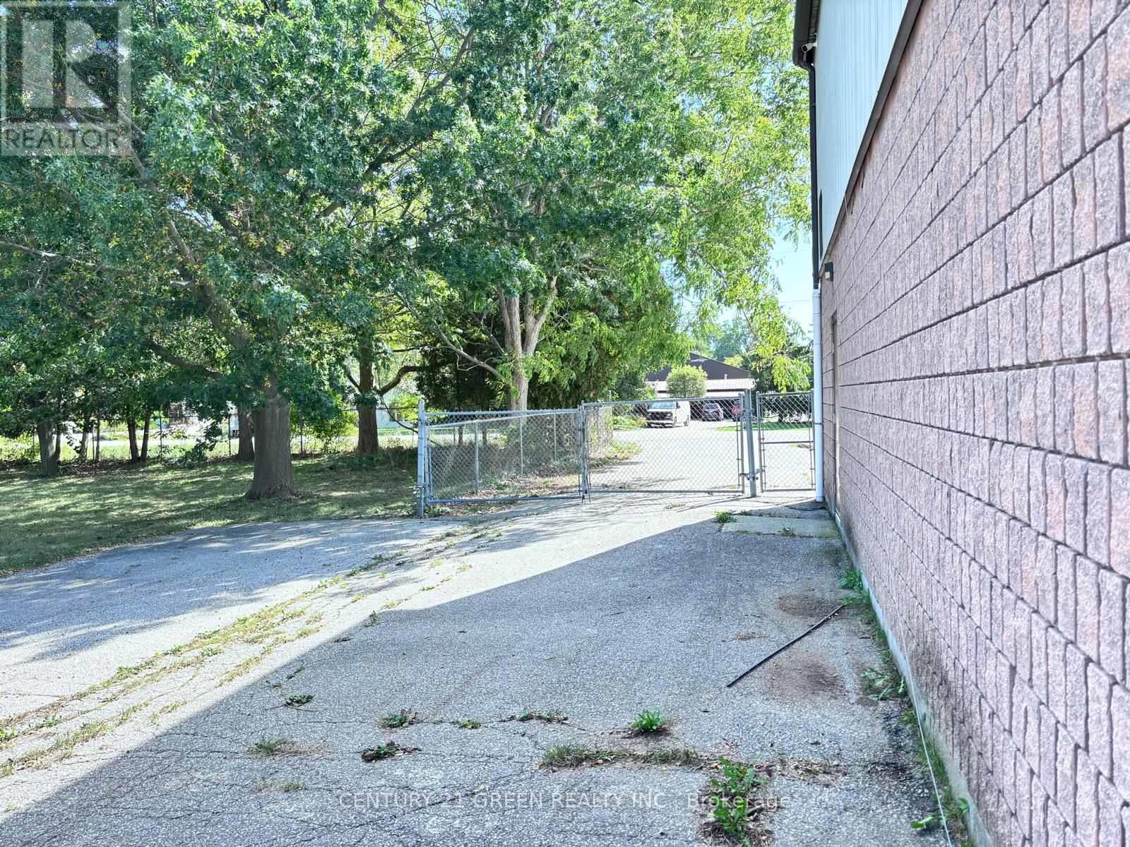 9399 Mcnaughton Line E, Chatham-Kent, Ontario N7M 5J7 - Photo 10 - X12450395