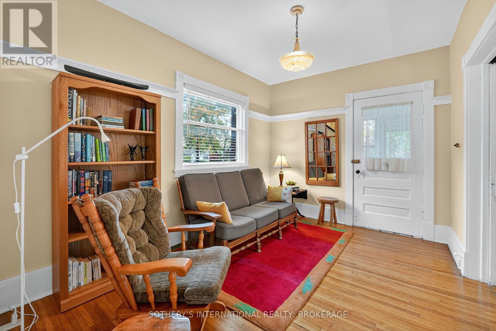 54 Platoff Street, Niagara-On-The-Lake, Ontario  L0S 1J0 - Photo 4 - X12485076