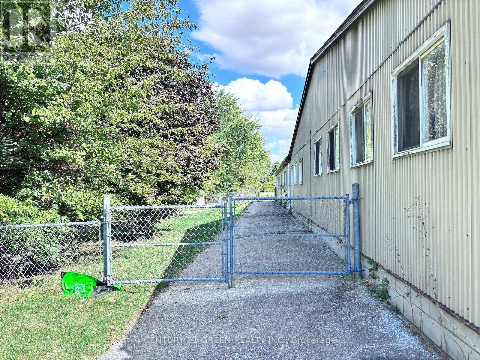 9399 Mcnaughton Line E, Chatham-Kent, Ontario N7M 5J7 - Photo 5 - X12450395