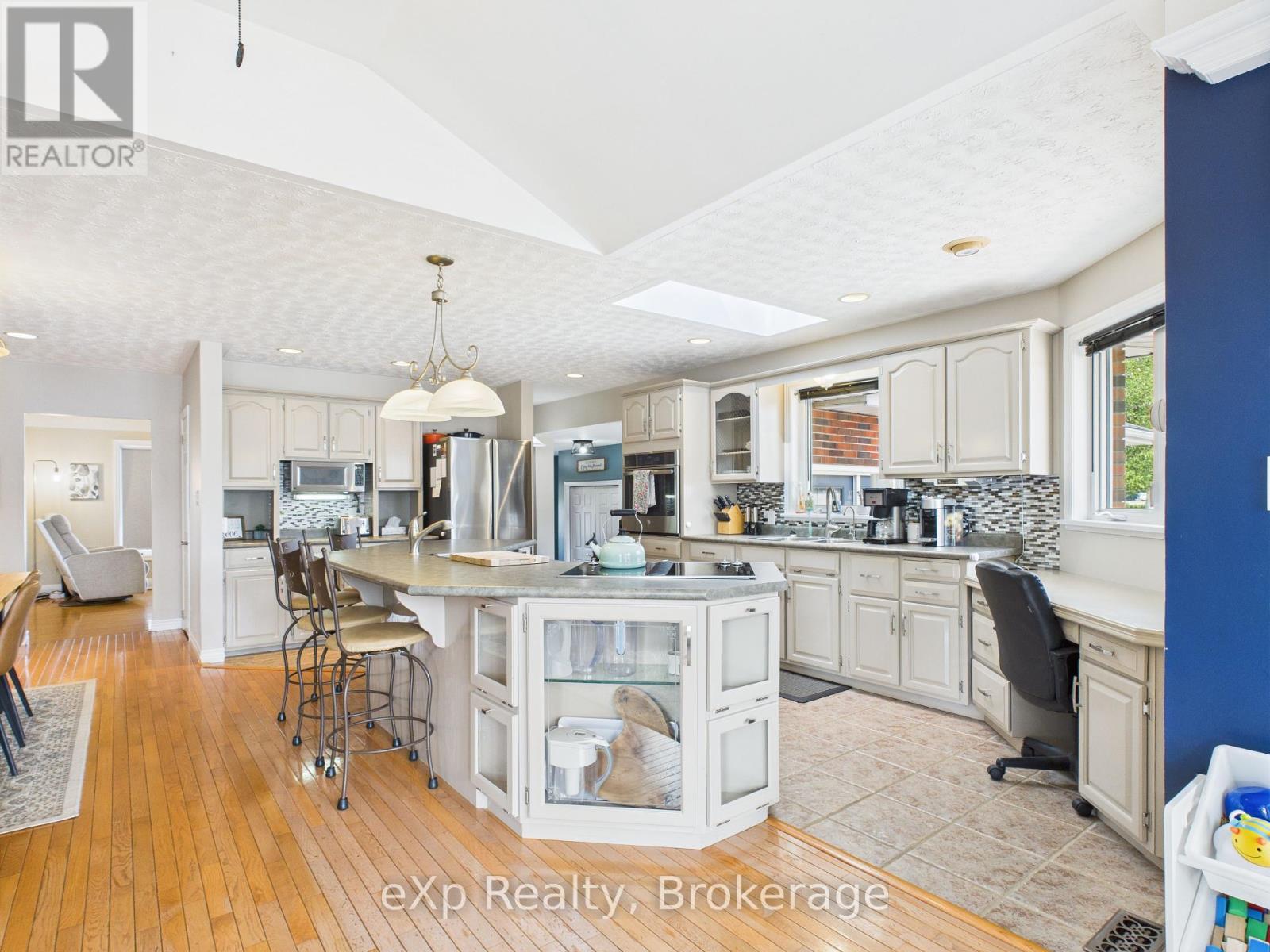 1567 Bruce Road 4, R.r. 2 Road, Brockton, Ontario  N0G 2V0 - Photo 7 - X12324793