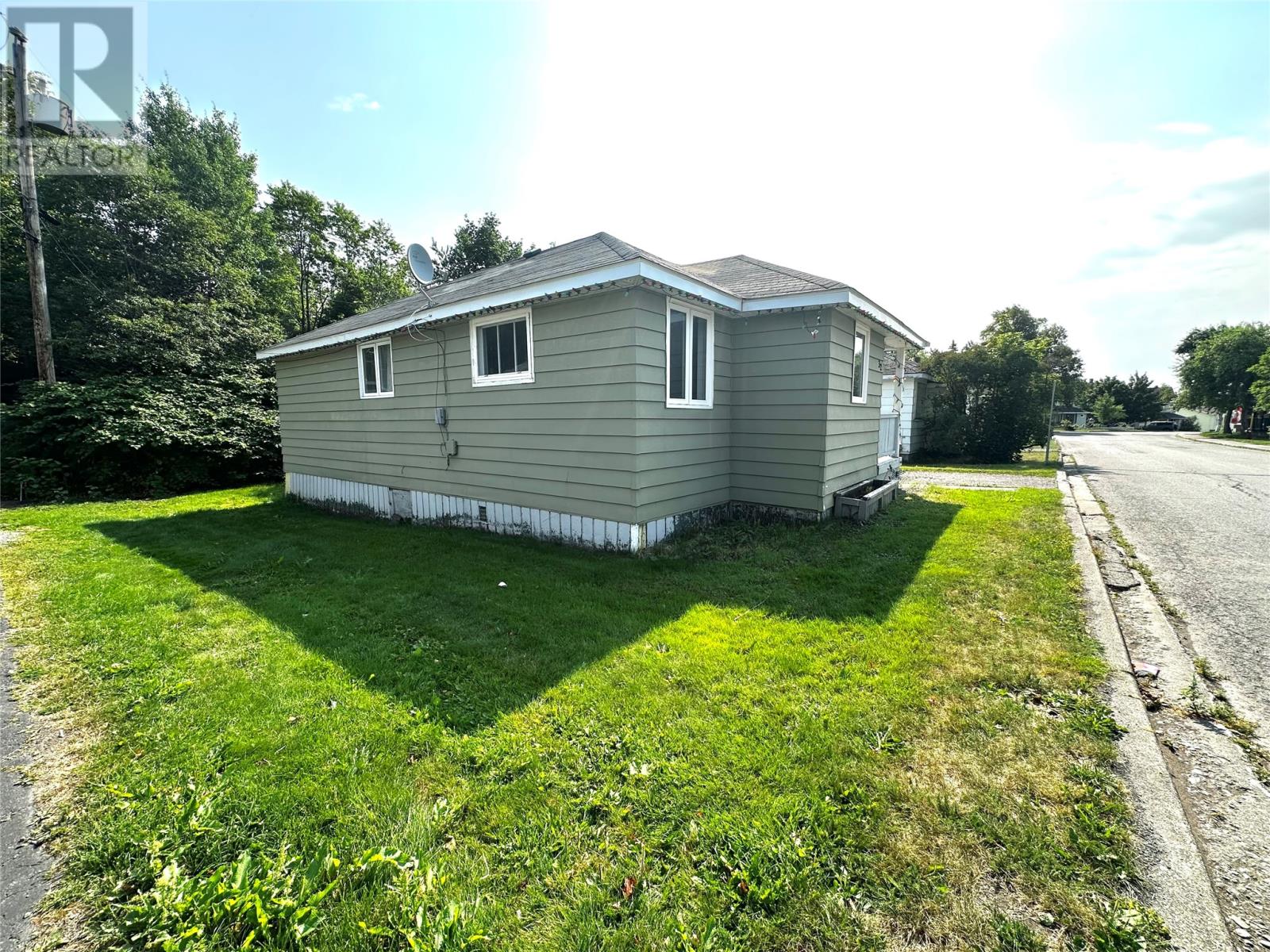 32 Beaumont Avenue, Grand Falls-Windsor, Newfoundland & Labrador  A2A 1Z9 - Photo 2 - 1289015