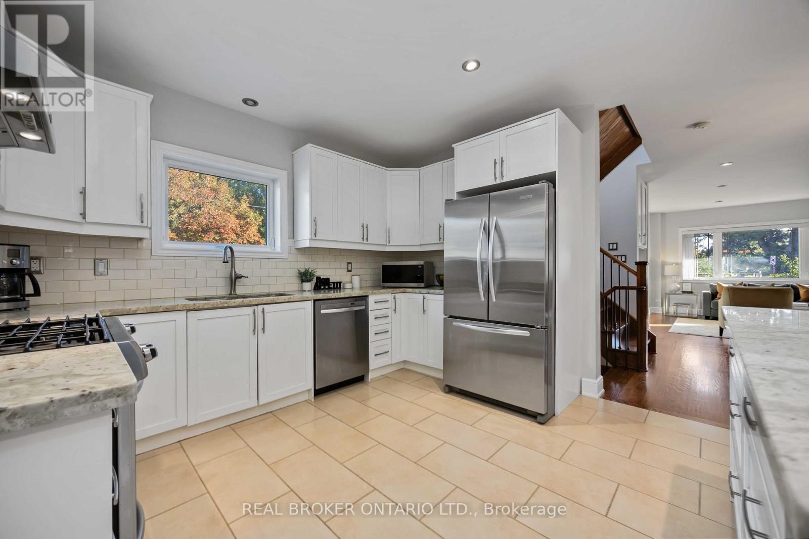 122 Cedarcrest Boulevard, Toronto, Ontario  M4B 2P3 - Photo 11 - E12485082