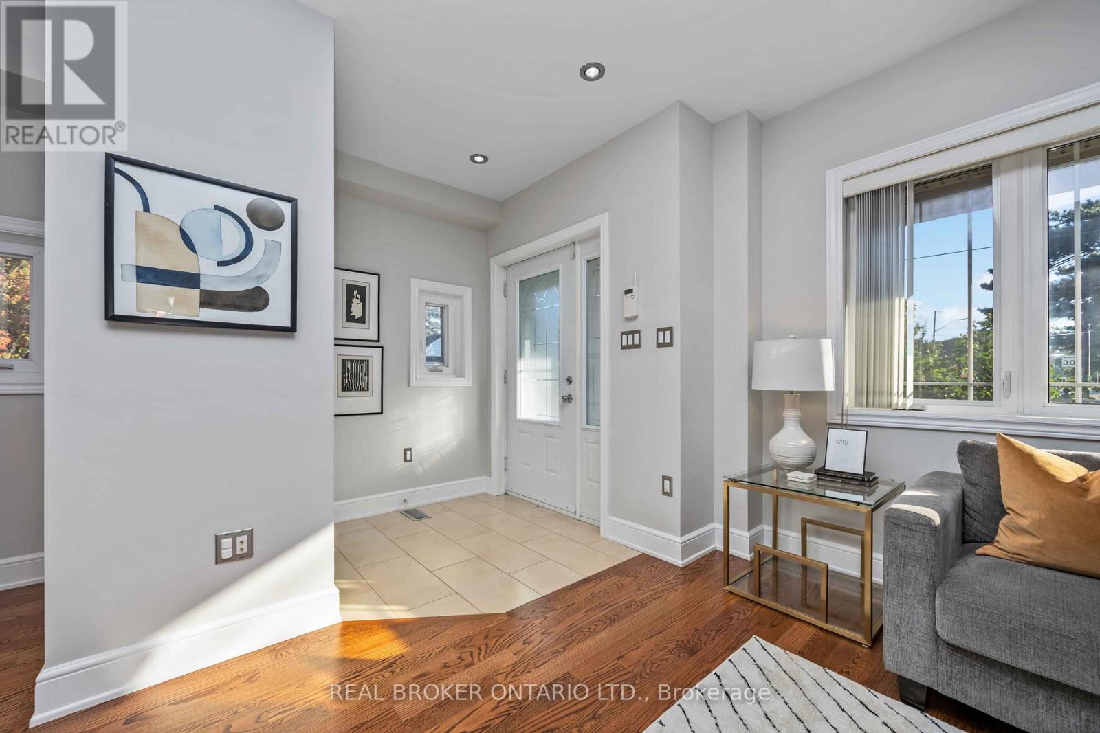 122 Cedarcrest Boulevard, Toronto, Ontario  M4B 2P3 - Photo 3 - E12485082