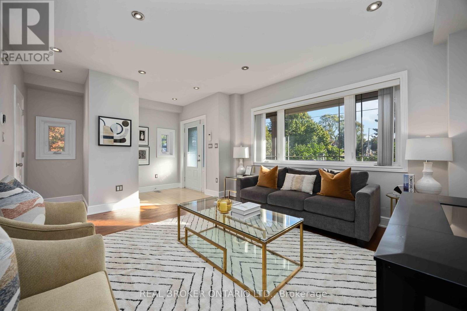 122 Cedarcrest Boulevard, Toronto, Ontario  M4B 2P3 - Photo 5 - E12485082