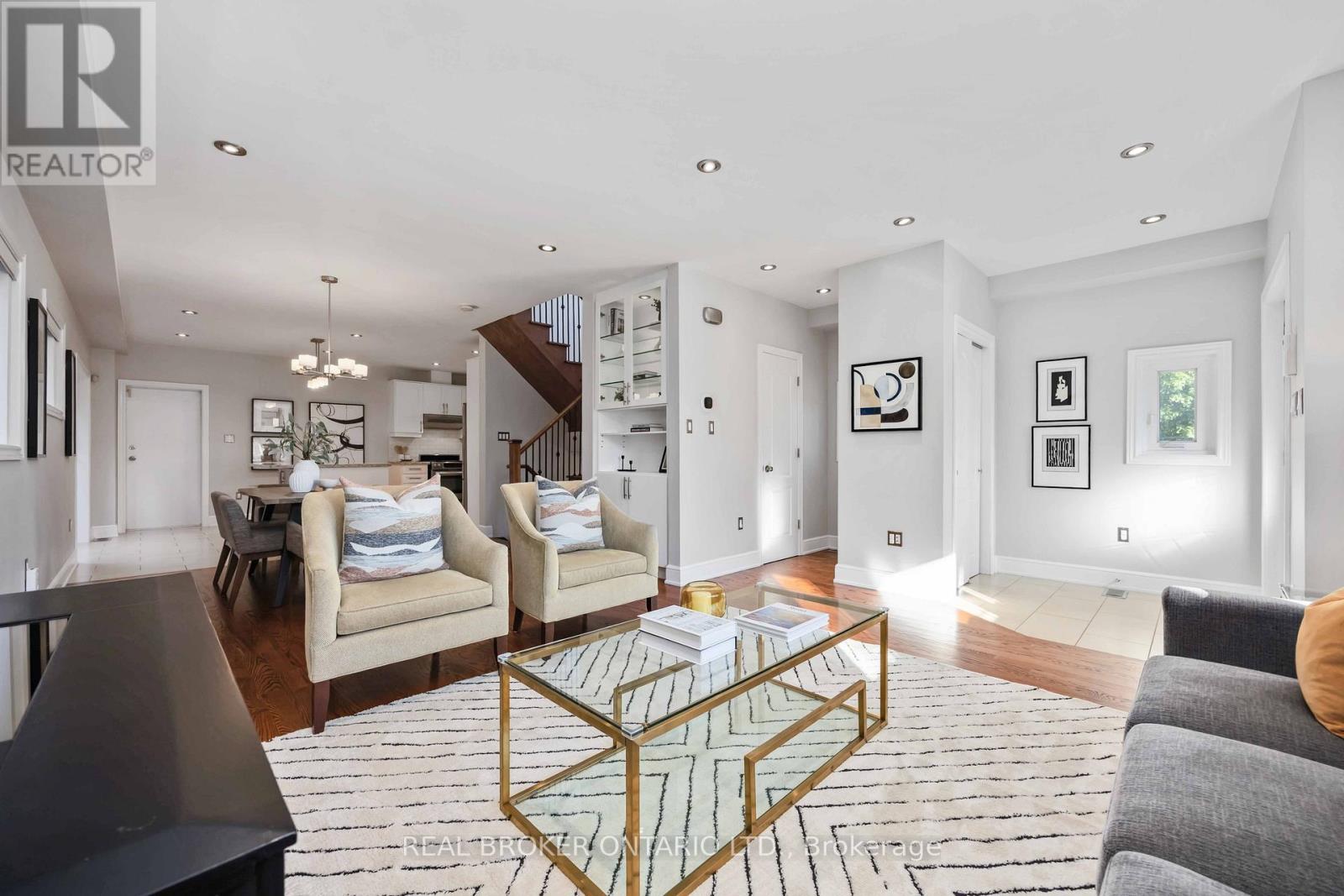 122 Cedarcrest Boulevard, Toronto, Ontario  M4B 2P3 - Photo 6 - E12485082