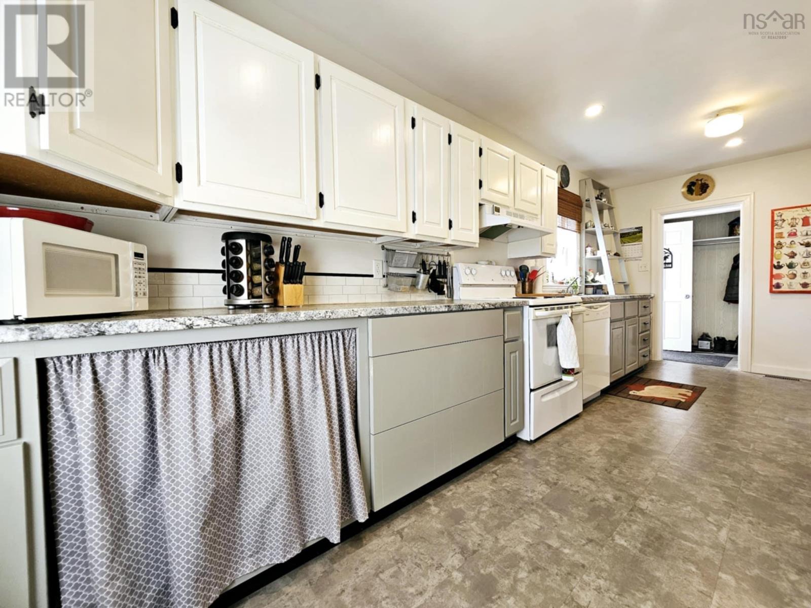 144 Pleasant Street, Stellarton, Nova Scotia  B0K 1S0 - Photo 16 - 202525919