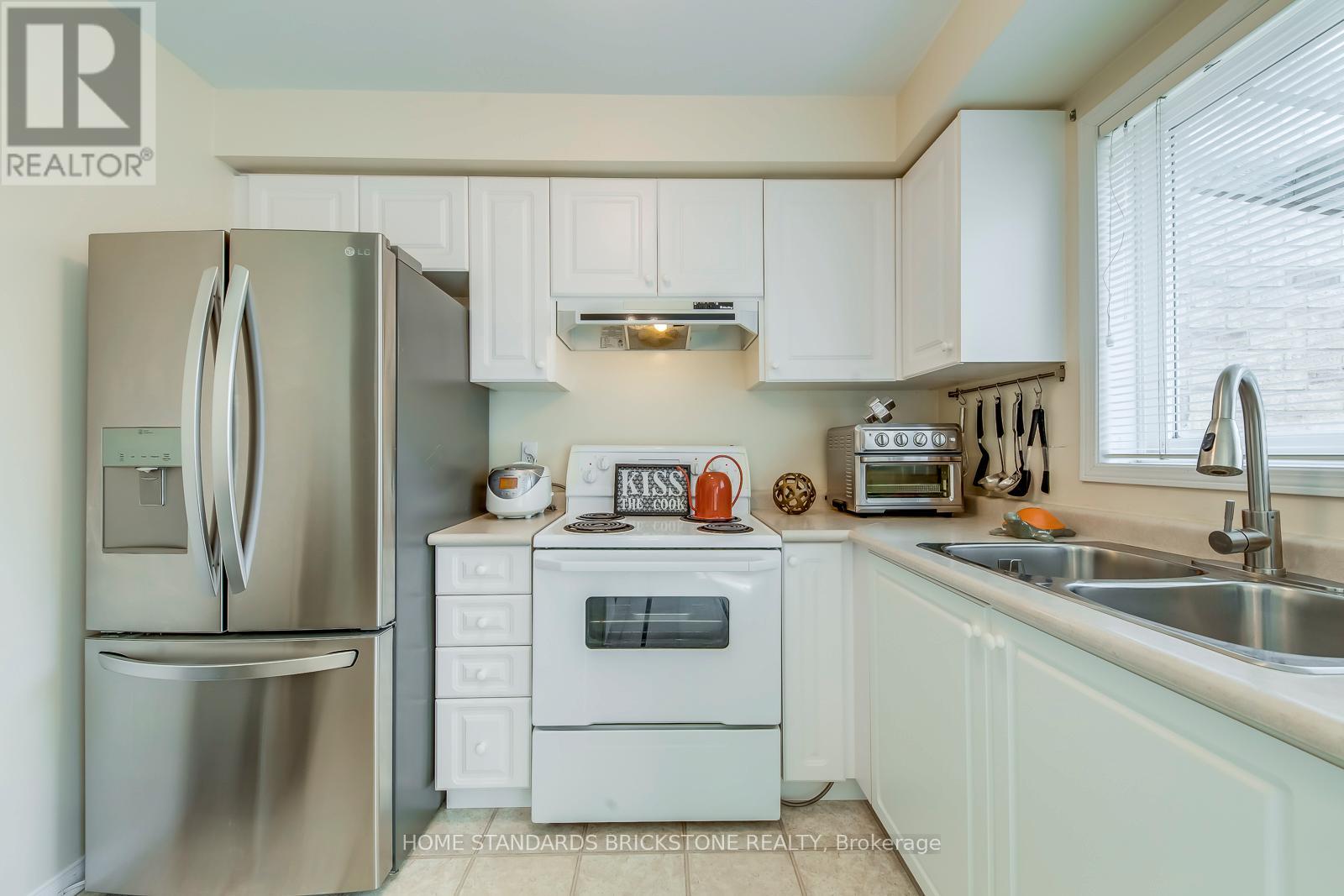 36 Trevino Circle, Barrie, Ontario  L4M 6T9 - Photo 5 - S12485071