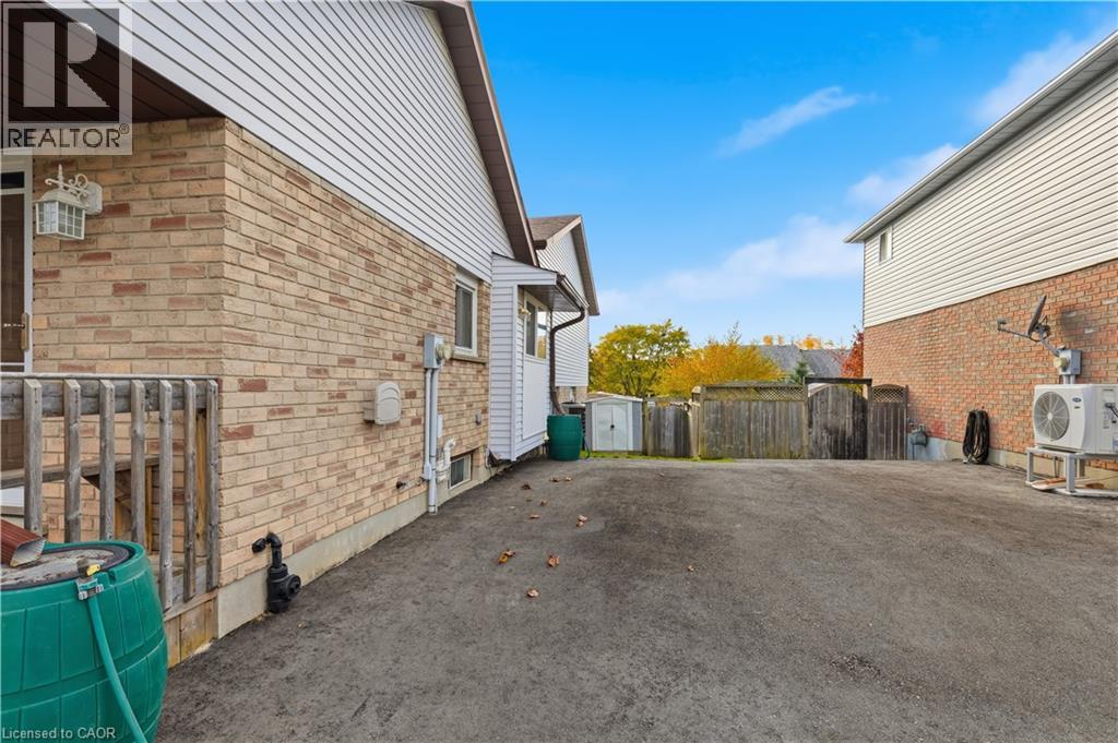 253 Benesfort Crescent, Kitchener, Ontario  N2N 3B5 - Photo 4 - 40782340