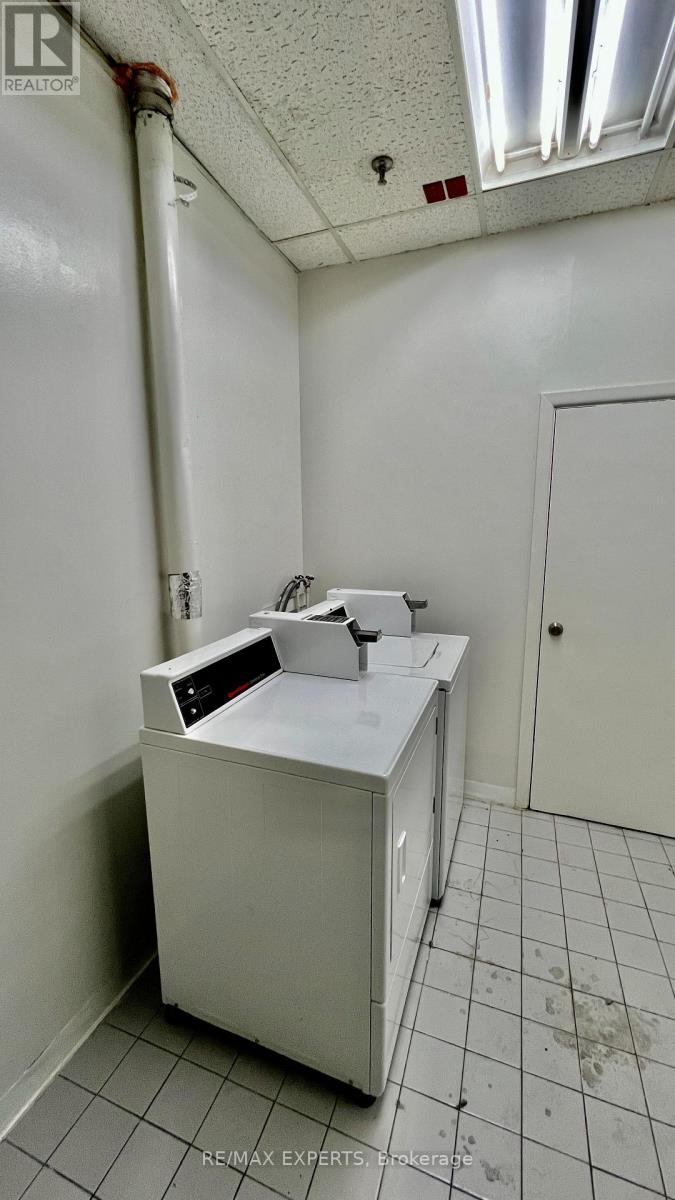 204 - 8 Main Street S, Brampton, Ontario  L6W 2C3 - Photo 7 - W12485078