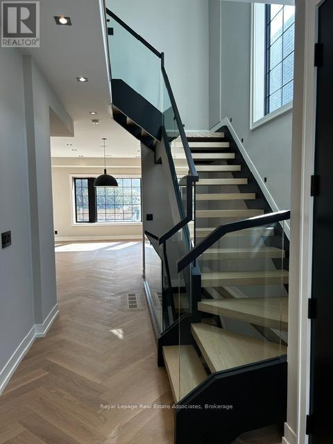 1006 Garrard Avenue, Mississauga, Ontario  L5E 1L5 - Photo 10 - W12485079