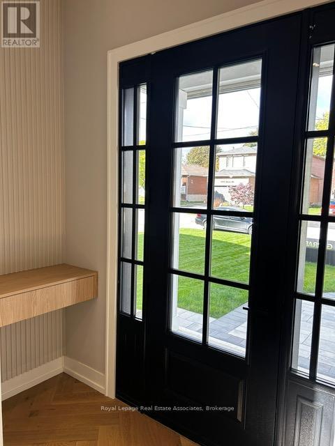 1006 Garrard Avenue, Mississauga, Ontario  L5E 1L5 - Photo 11 - W12485079