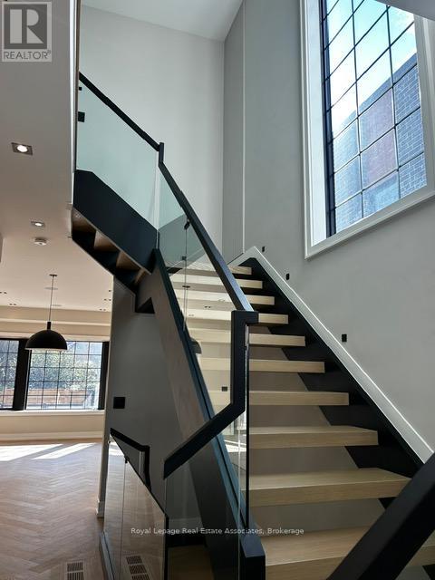 1006 Garrard Avenue, Mississauga, Ontario  L5E 1L5 - Photo 12 - W12485079