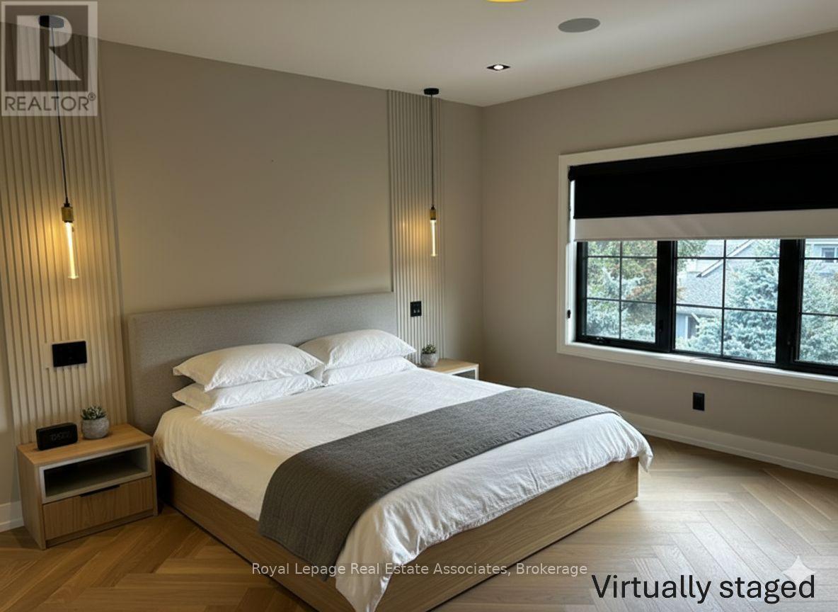 1006 Garrard Avenue, Mississauga, Ontario  L5E 1L5 - Photo 13 - W12485079