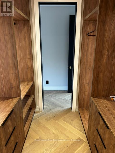 1006 Garrard Avenue, Mississauga, Ontario  L5E 1L5 - Photo 14 - W12485079