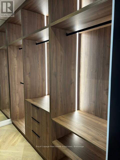 1006 Garrard Avenue, Mississauga, Ontario  L5E 1L5 - Photo 15 - W12485079