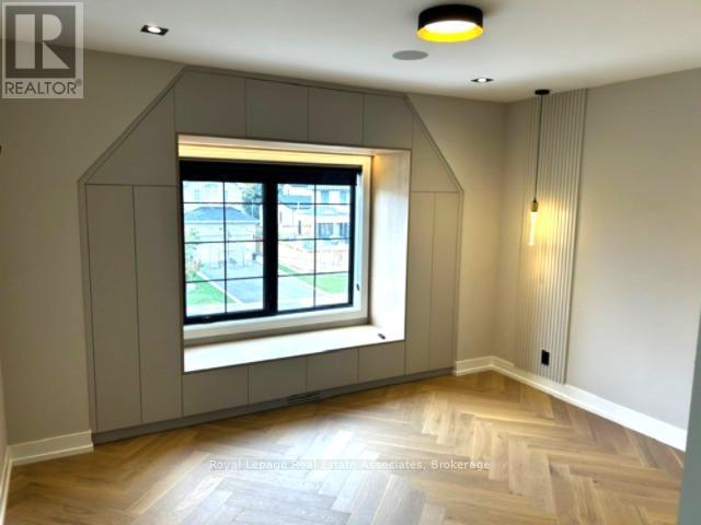 1006 Garrard Avenue, Mississauga, Ontario  L5E 1L5 - Photo 16 - W12485079