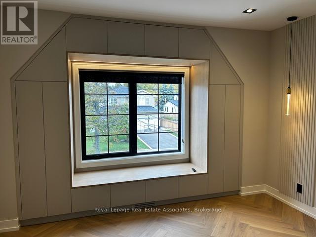 1006 Garrard Avenue, Mississauga, Ontario  L5E 1L5 - Photo 17 - W12485079