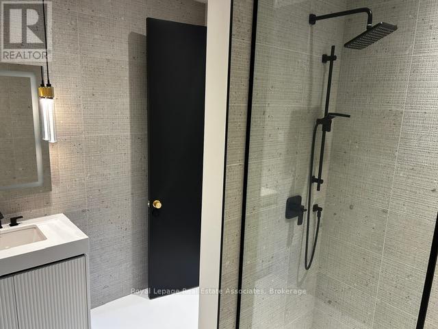 1006 Garrard Avenue, Mississauga, Ontario  L5E 1L5 - Photo 18 - W12485079