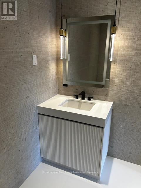 1006 Garrard Avenue, Mississauga, Ontario  L5E 1L5 - Photo 20 - W12485079