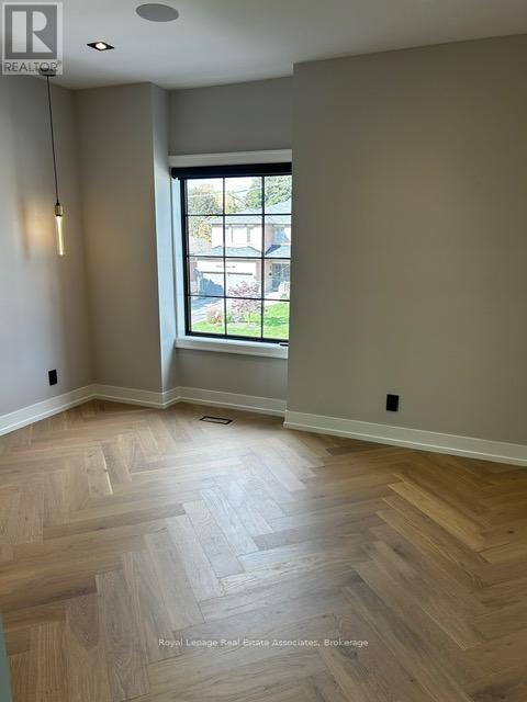 1006 Garrard Avenue, Mississauga, Ontario  L5E 1L5 - Photo 21 - W12485079