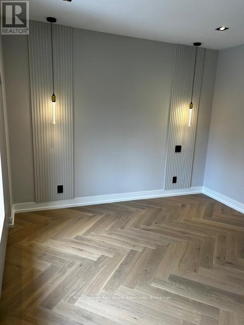 1006 Garrard Avenue, Mississauga, Ontario  L5E 1L5 - Photo 23 - W12485079