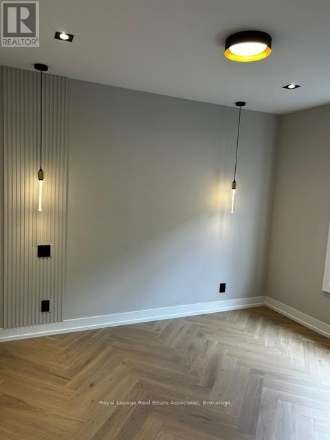 1006 Garrard Avenue, Mississauga, Ontario  L5E 1L5 - Photo 25 - W12485079