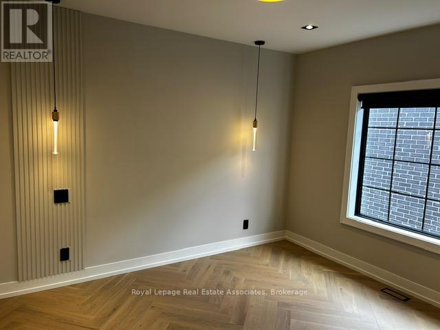 1006 Garrard Avenue, Mississauga, Ontario  L5E 1L5 - Photo 26 - W12485079