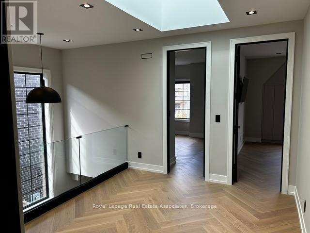 1006 Garrard Avenue, Mississauga, Ontario  L5E 1L5 - Photo 27 - W12485079