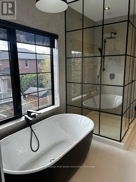 1006 Garrard Avenue, Mississauga, Ontario  L5E 1L5 - Photo 28 - W12485079