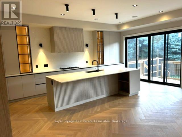 1006 Garrard Avenue, Mississauga, Ontario  L5E 1L5 - Photo 3 - W12485079