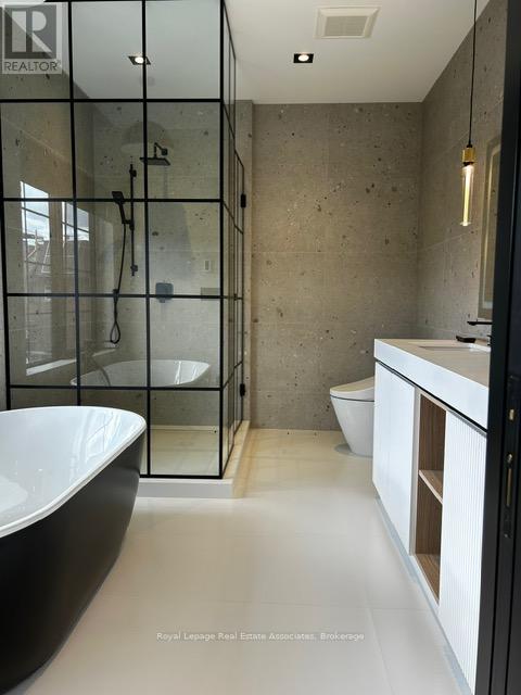 1006 Garrard Avenue, Mississauga, Ontario  L5E 1L5 - Photo 31 - W12485079