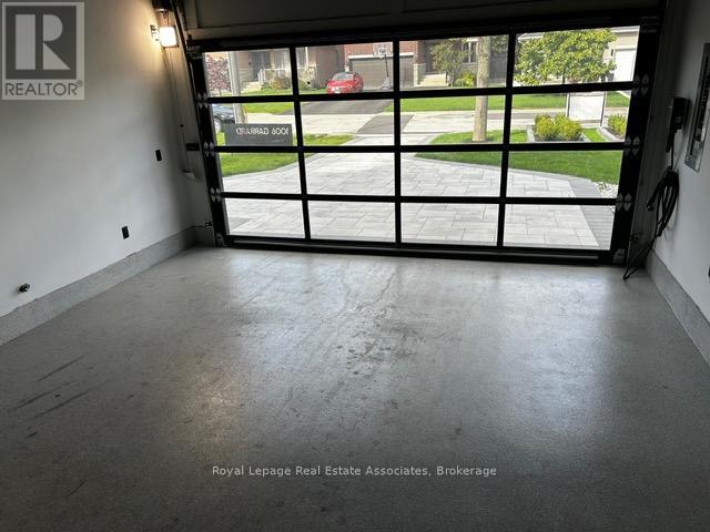 1006 Garrard Avenue, Mississauga, Ontario  L5E 1L5 - Photo 32 - W12485079