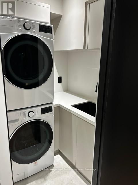 1006 Garrard Avenue, Mississauga, Ontario  L5E 1L5 - Photo 37 - W12485079