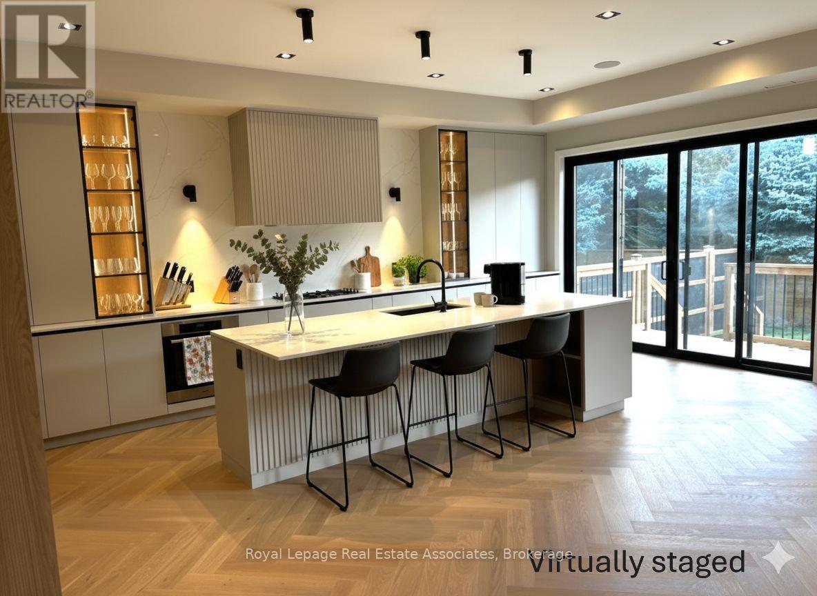 1006 Garrard Avenue, Mississauga, Ontario  L5E 1L5 - Photo 4 - W12485079