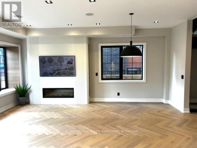 1006 Garrard Avenue, Mississauga, Ontario  L5E 1L5 - Photo 5 - W12485079