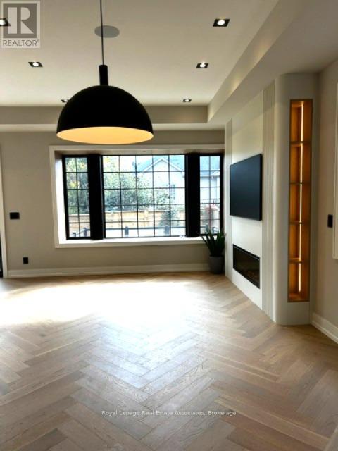 1006 Garrard Avenue, Mississauga, Ontario  L5E 1L5 - Photo 8 - W12485079