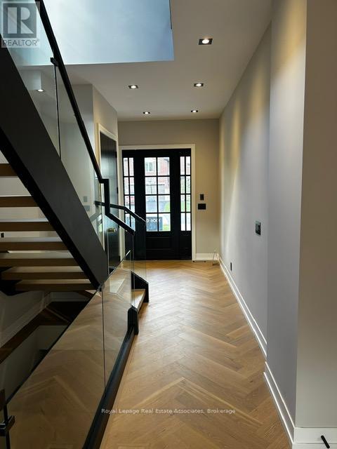 1006 Garrard Avenue, Mississauga, Ontario  L5E 1L5 - Photo 9 - W12485079