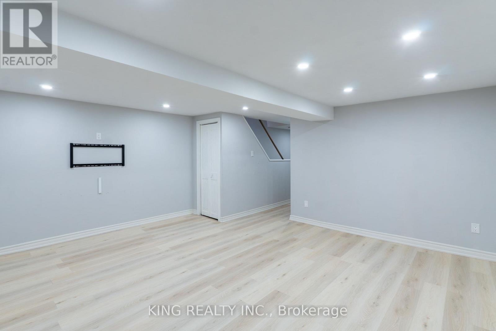 4 - 141 Ripley Court, Oakville, Ontario  L6H 1H2 - Photo 31 - W12485080