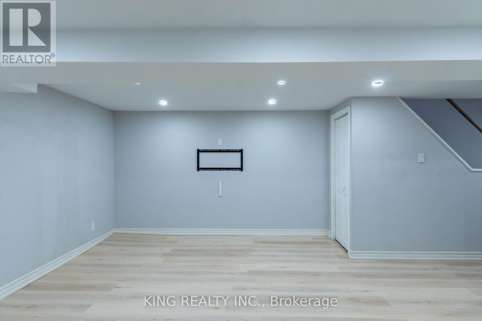 4 - 141 Ripley Court, Oakville, Ontario  L6H 1H2 - Photo 32 - W12485080