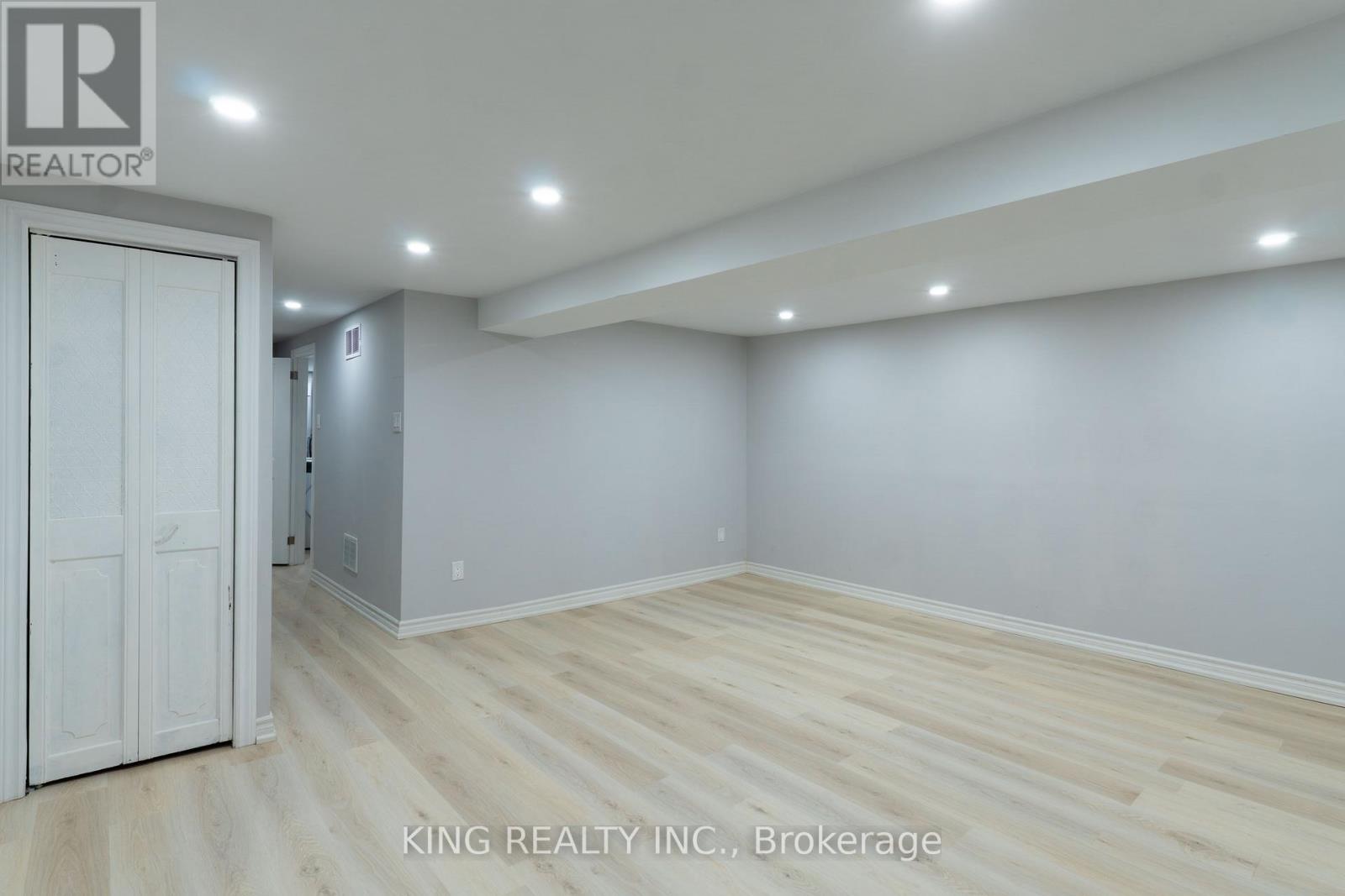 4 - 141 Ripley Court, Oakville, Ontario  L6H 1H2 - Photo 33 - W12485080