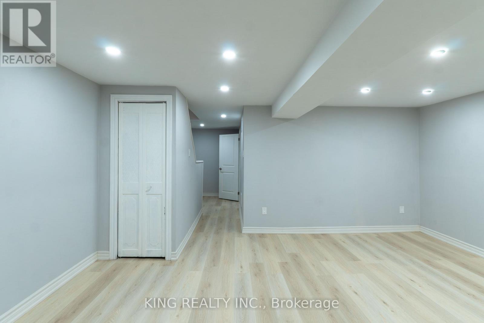 4 - 141 Ripley Court, Oakville, Ontario  L6H 1H2 - Photo 34 - W12485080