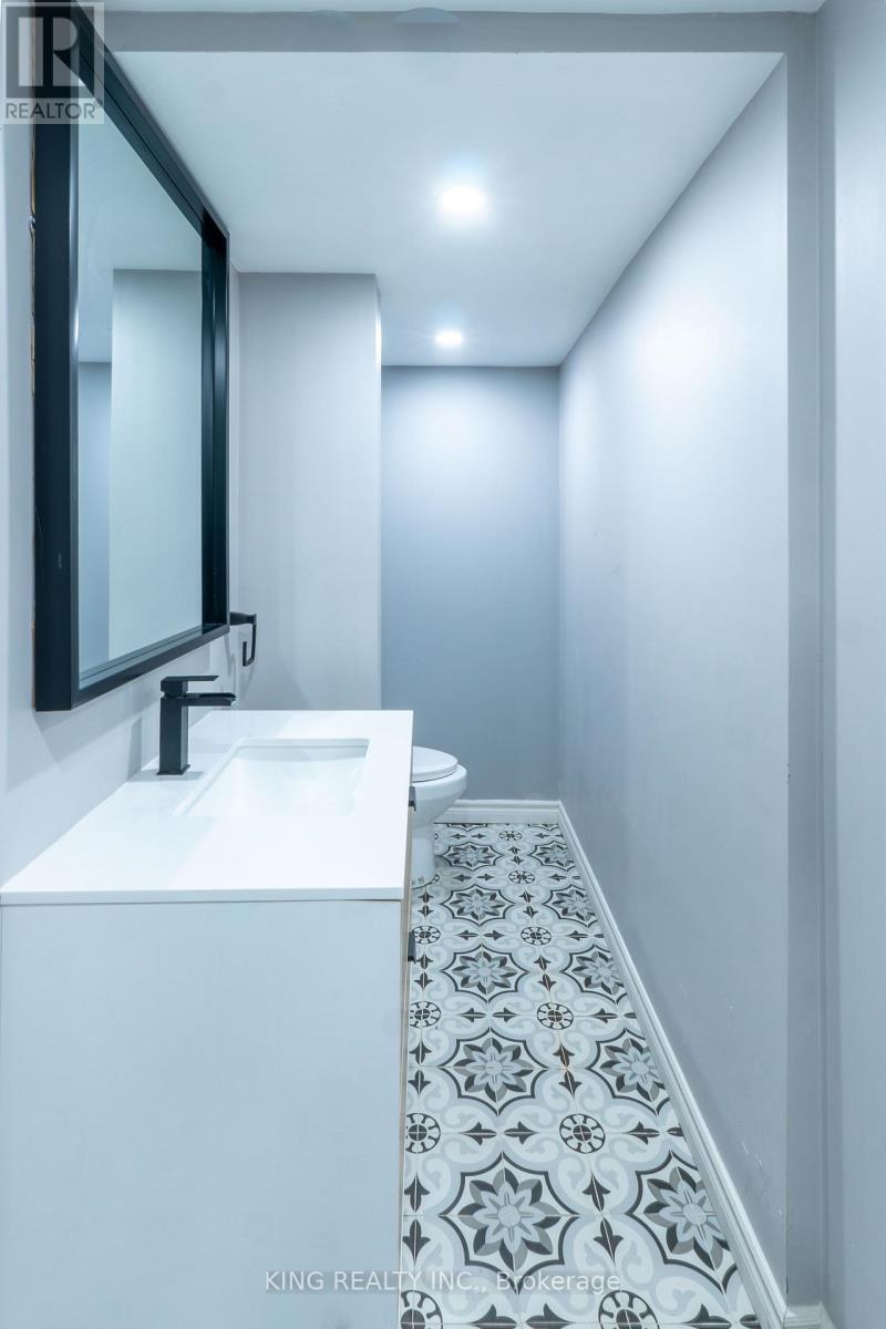 4 - 141 Ripley Court, Oakville, Ontario  L6H 1H2 - Photo 37 - W12485080