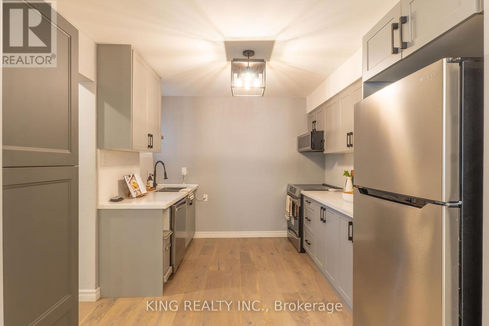 4 - 141 Ripley Court, Oakville, Ontario  L6H 1H2 - Photo 7 - W12485080