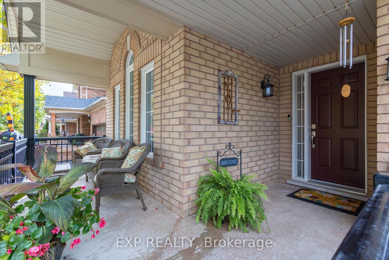 32 Fireside Drive, Brampton, Ontario  L7A 1P2 - Photo 5 - W12485081