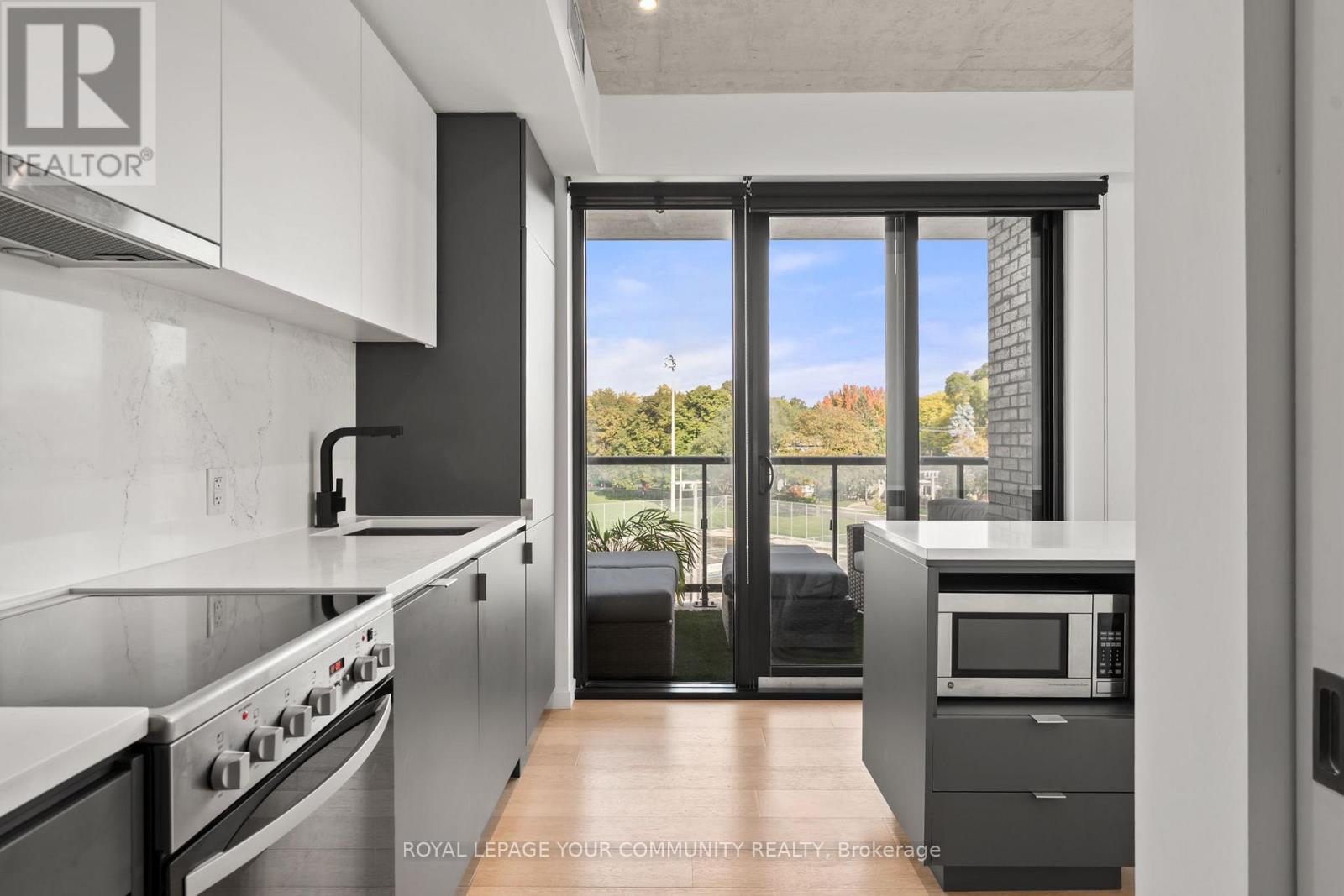 325 - 7 Smith Crescent, Toronto, Ontario  M8Z 0G3 - Photo 10 - W12485084