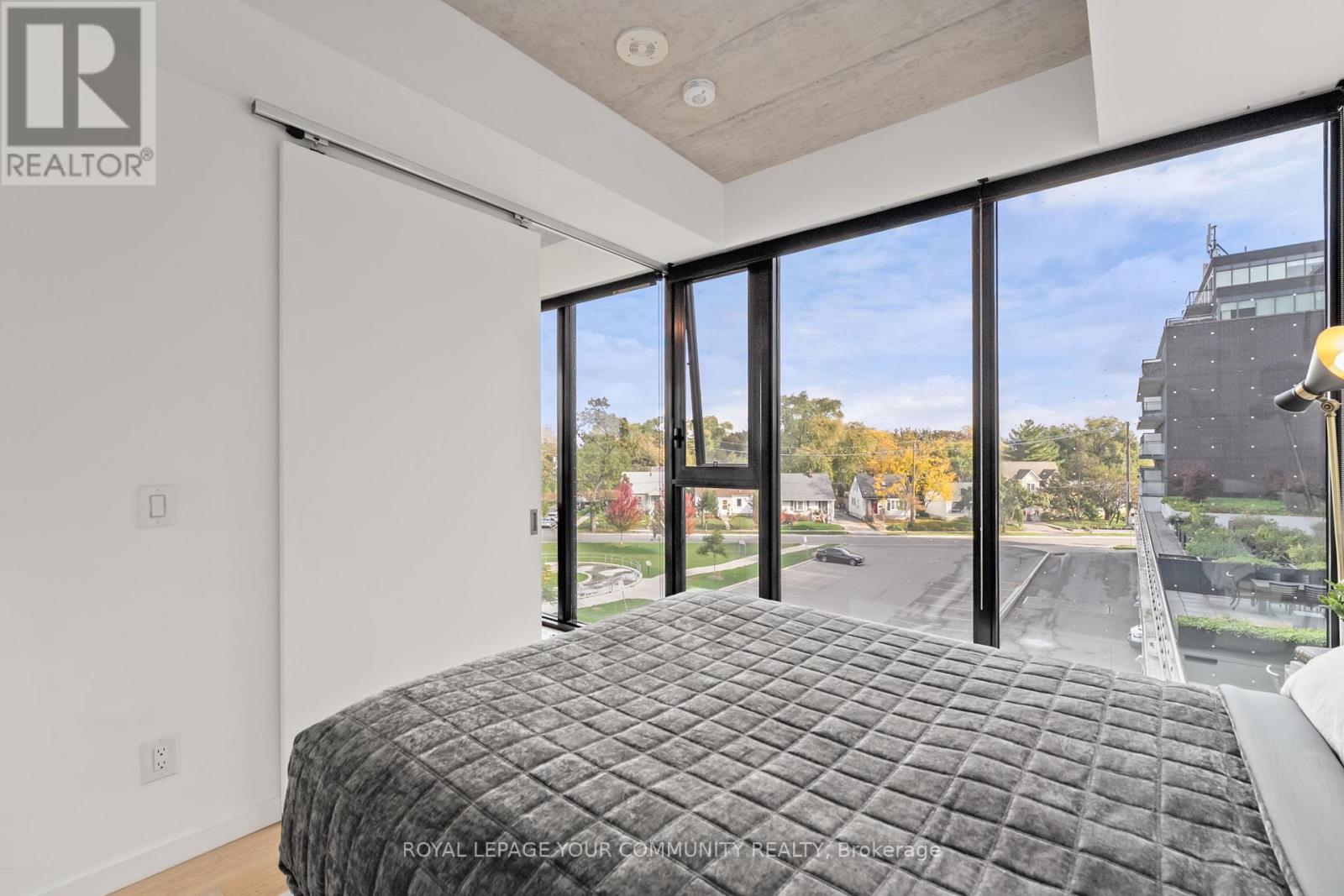 325 - 7 Smith Crescent, Toronto, Ontario  M8Z 0G3 - Photo 12 - W12485084