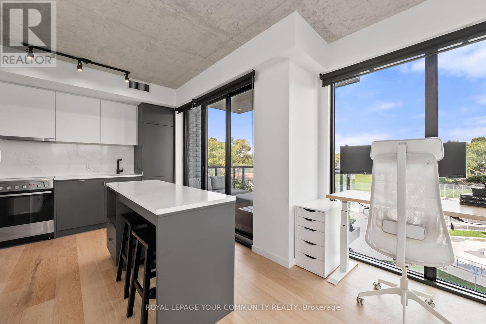 325 - 7 Smith Crescent, Toronto, Ontario  M8Z 0G3 - Photo 6 - W12485084