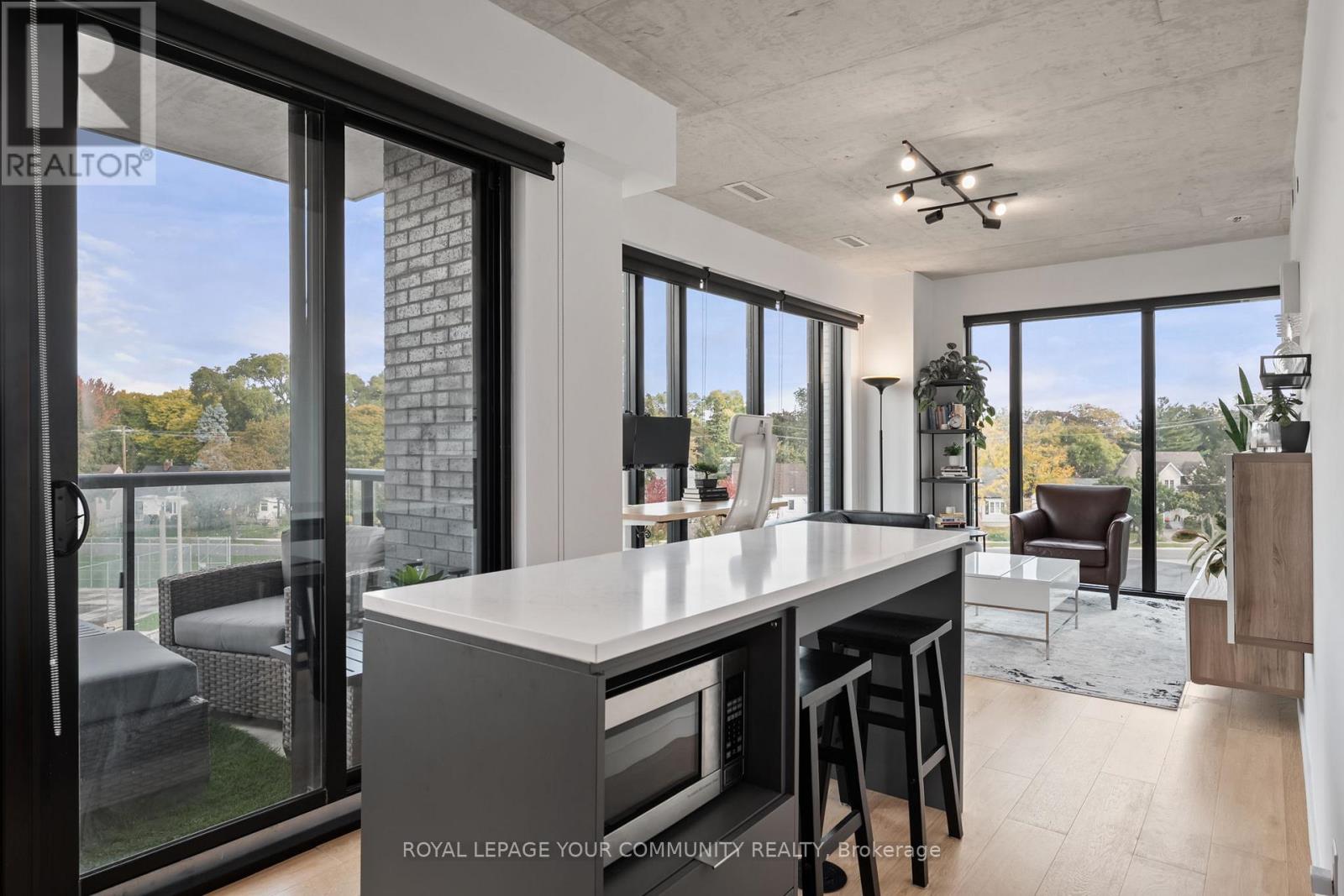 325 - 7 Smith Crescent, Toronto, Ontario  M8Z 0G3 - Photo 7 - W12485084