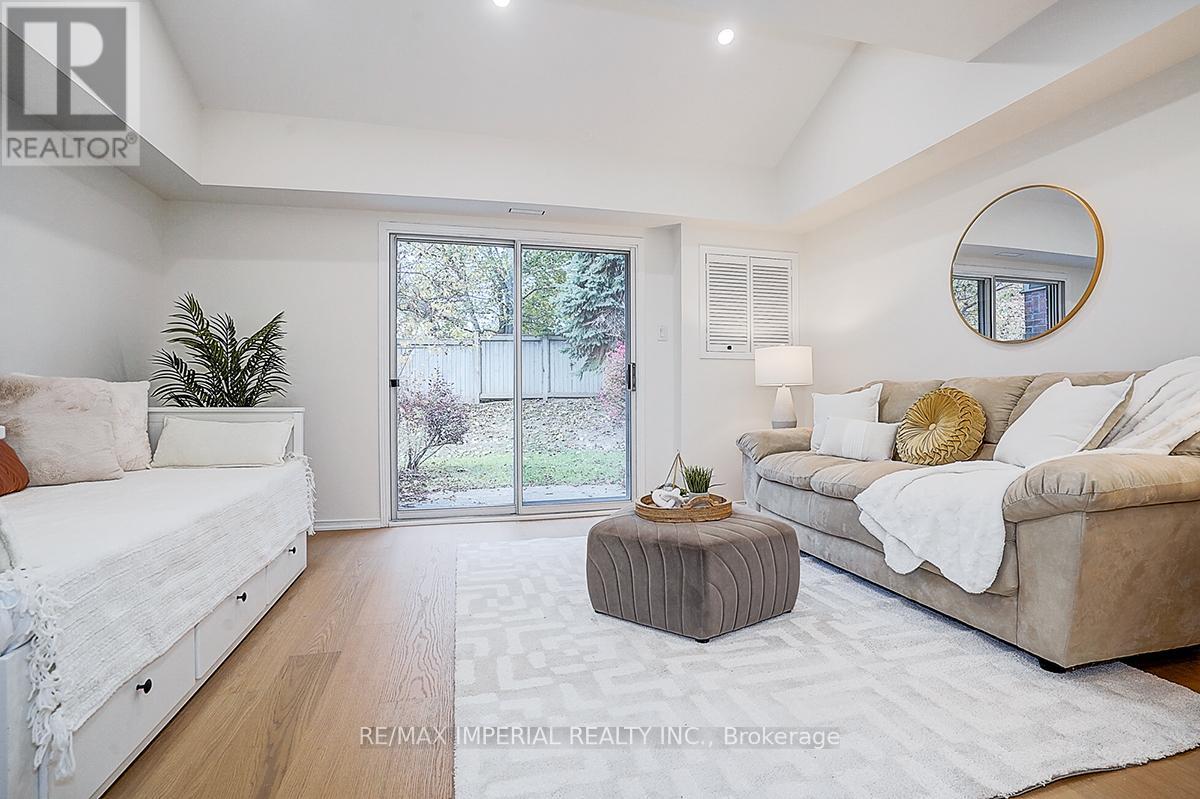 48 - 460 Bristol Road W, Mississauga, Ontario  L5R 3P6 - Photo 3 - W12485090